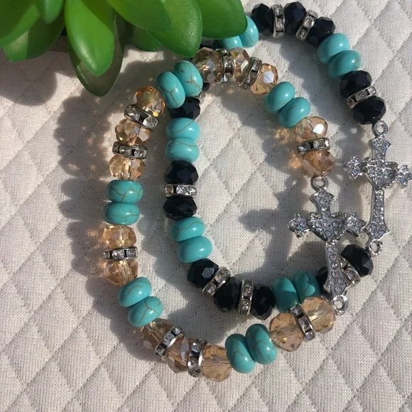 Beautiful stretchy beaded bracelets with cross that sparkles✨ - Picture 5 of 5